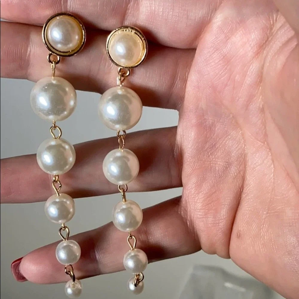RESTOCKED! Gold Bulky Pearl Dangly Fashion Earring - Picture 6 of 7